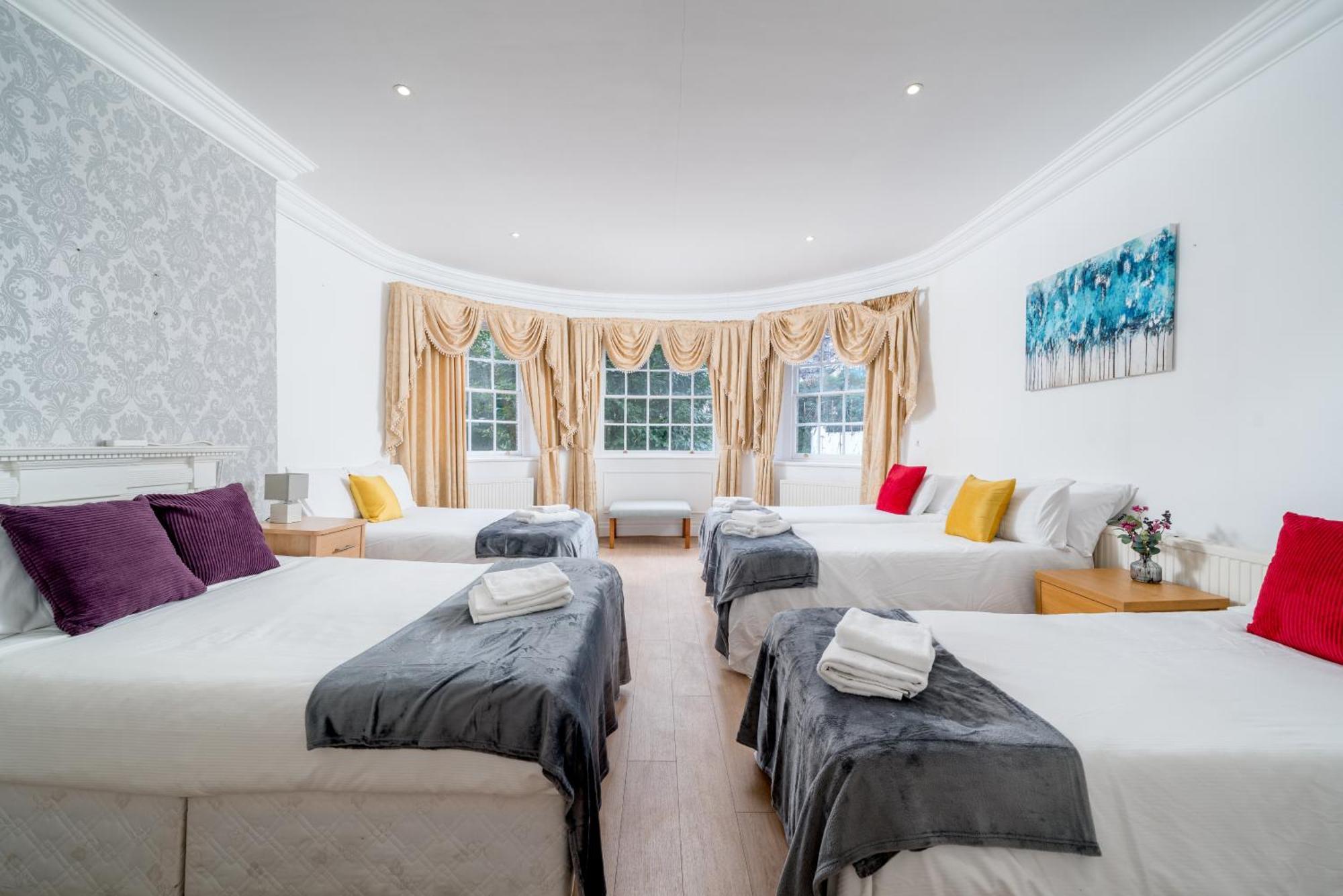 Space And Comfort, 5 Mins Walk To Tube Station, Shops Easy Access To Excel, O2 Arena And Airport, Free Parking * London