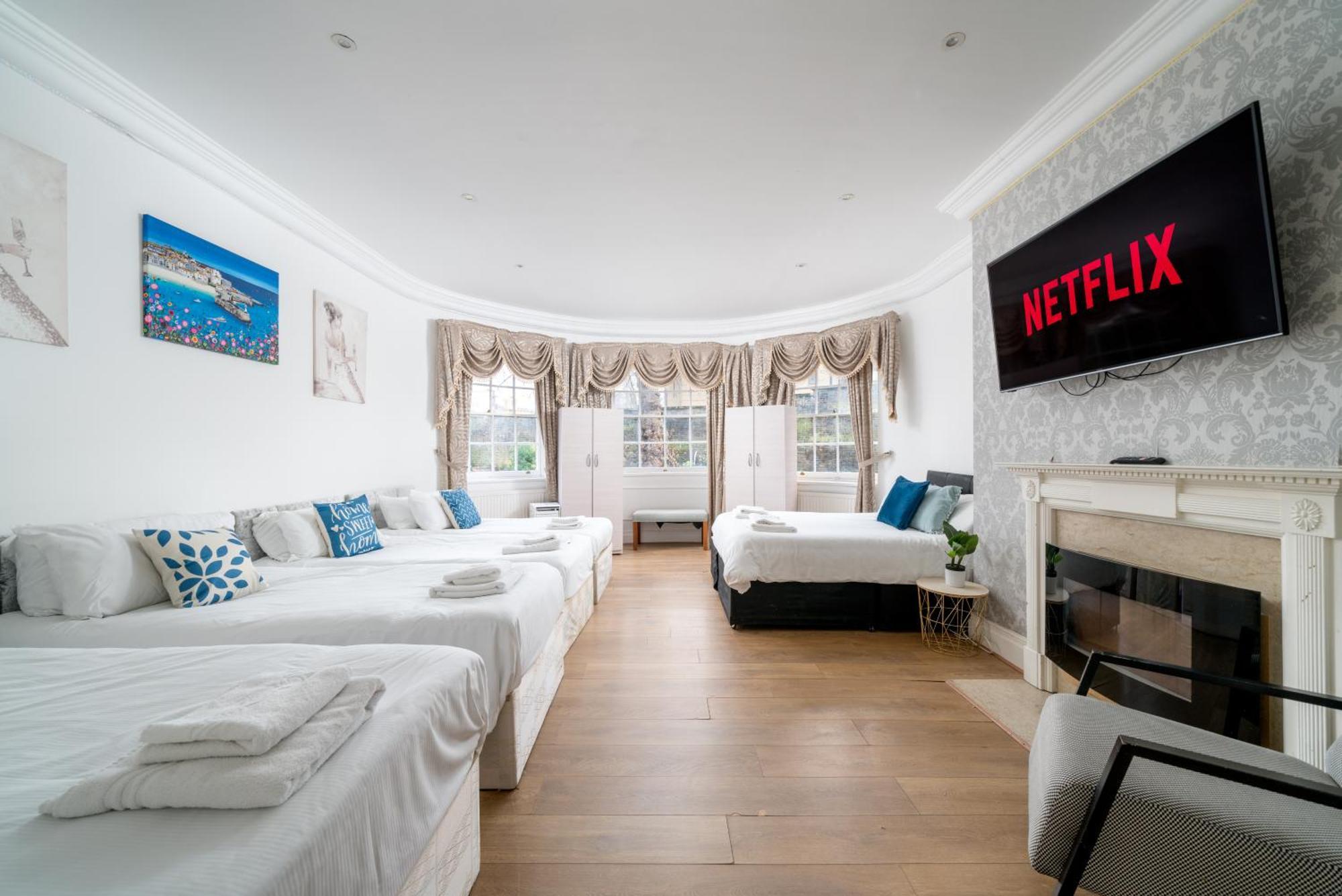 Apartment Space And Comfort, 5 Mins Walk To Tube Station, Shops Easy Access To Excel, O2 Arena And Airport, Free Parking London