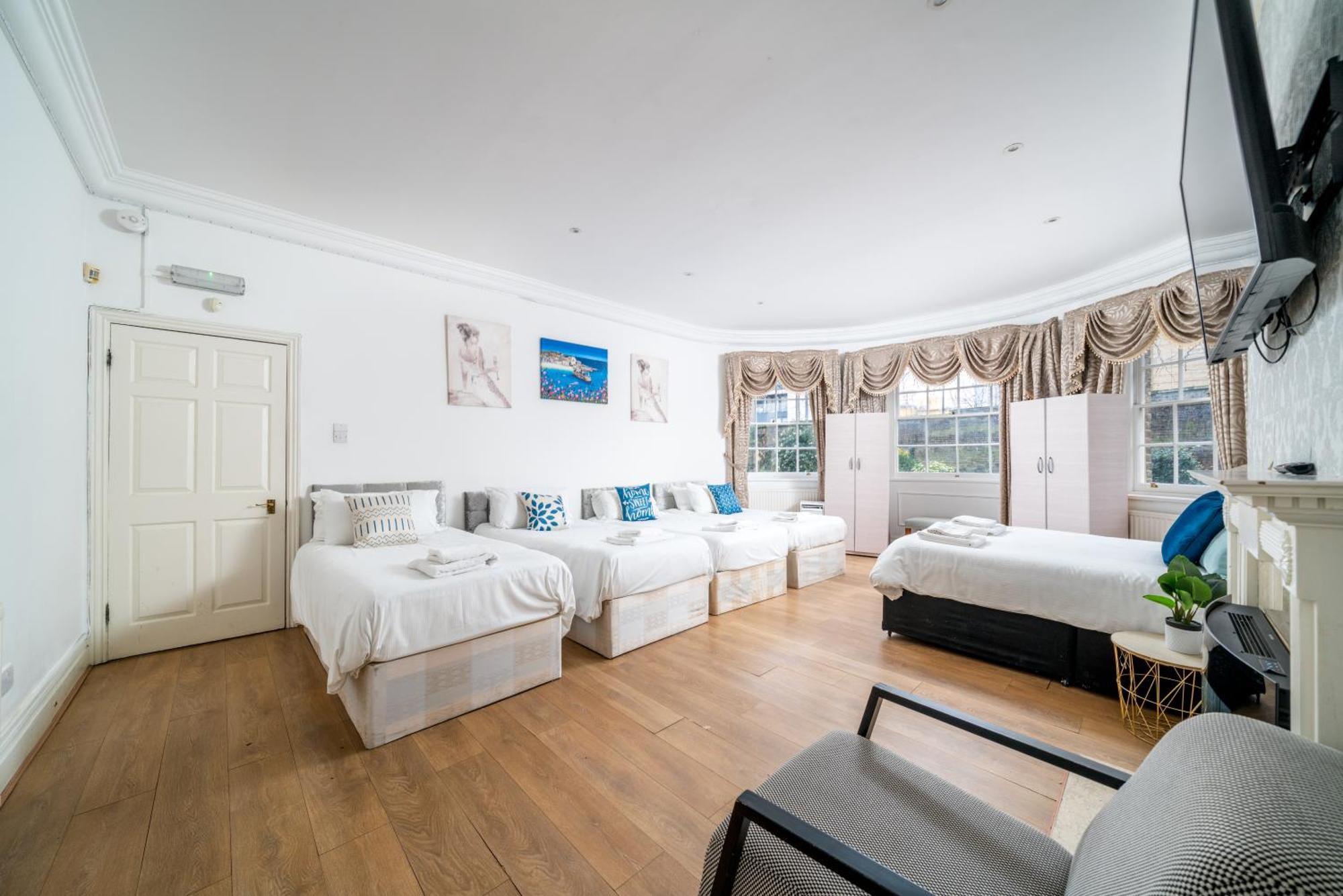 Space And Comfort, 5 Mins Walk To Tube Station, Shops Easy Access To Excel, O2 Arena And Airport, Free Parking Apartment London