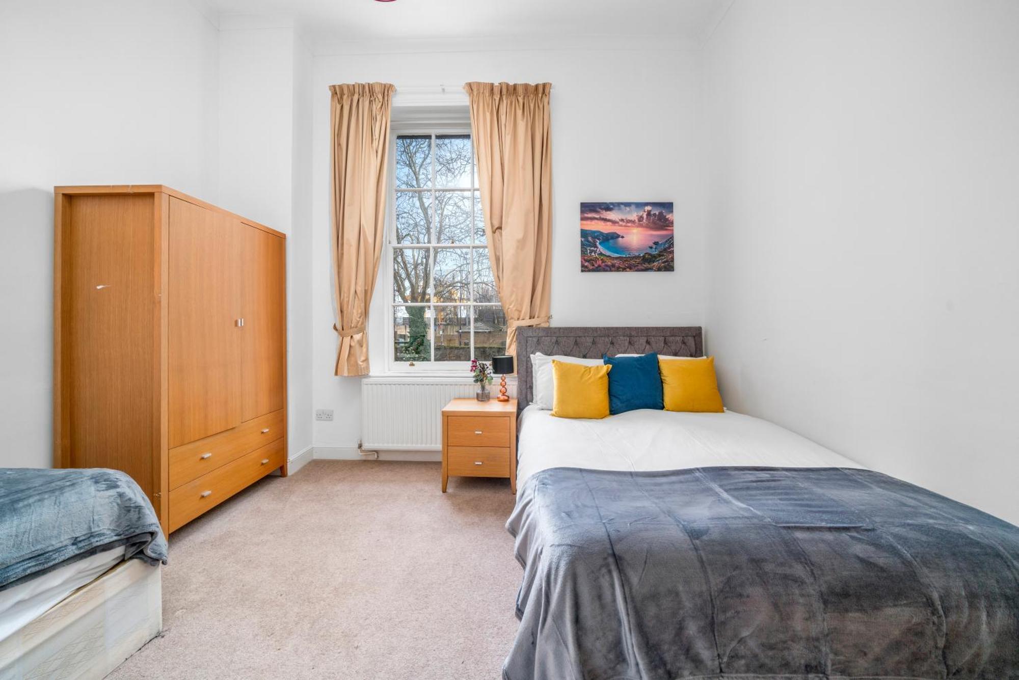 Space And Comfort, 5 Mins Walk To Tube Station, Shops Easy Access To Excel, O2 Arena And Airport, Free Parking * London
