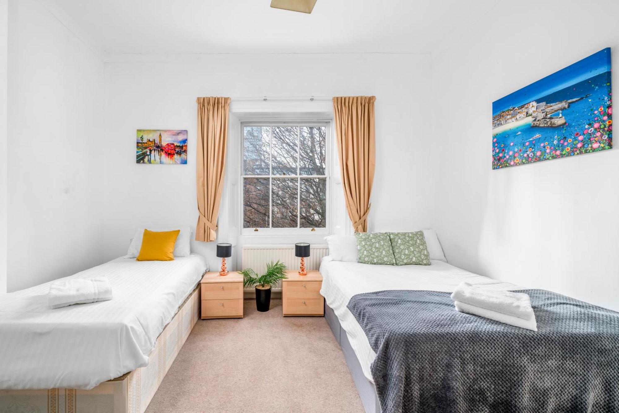 Space And Comfort, 5 Mins Walk To Tube Station, Shops Easy Access To Excel, O2 Arena And Airport, Free Parking London