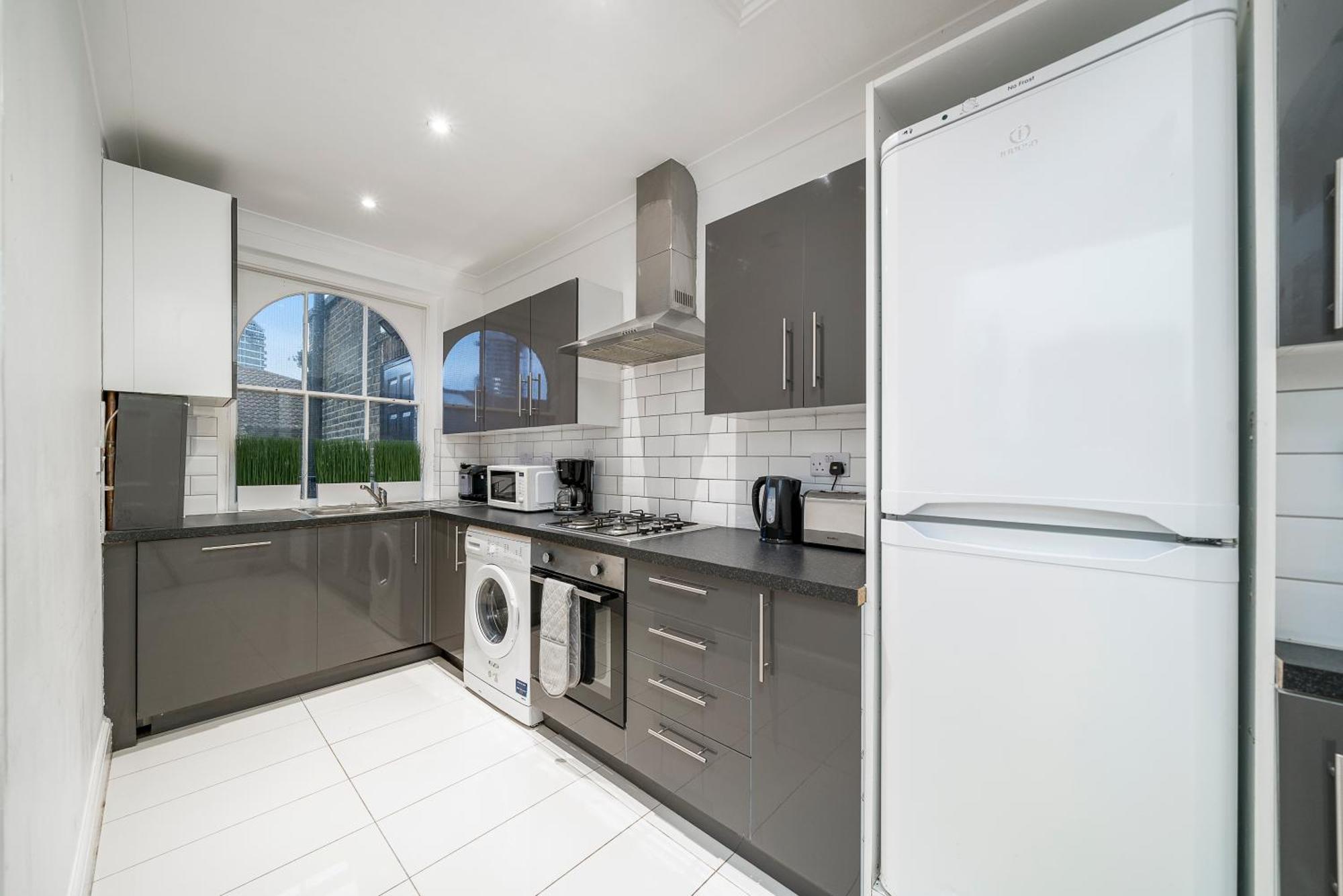 Space And Comfort, 5 Mins Walk To Tube Station, Shops Easy Access To Excel, O2 Arena And Airport, Free Parking