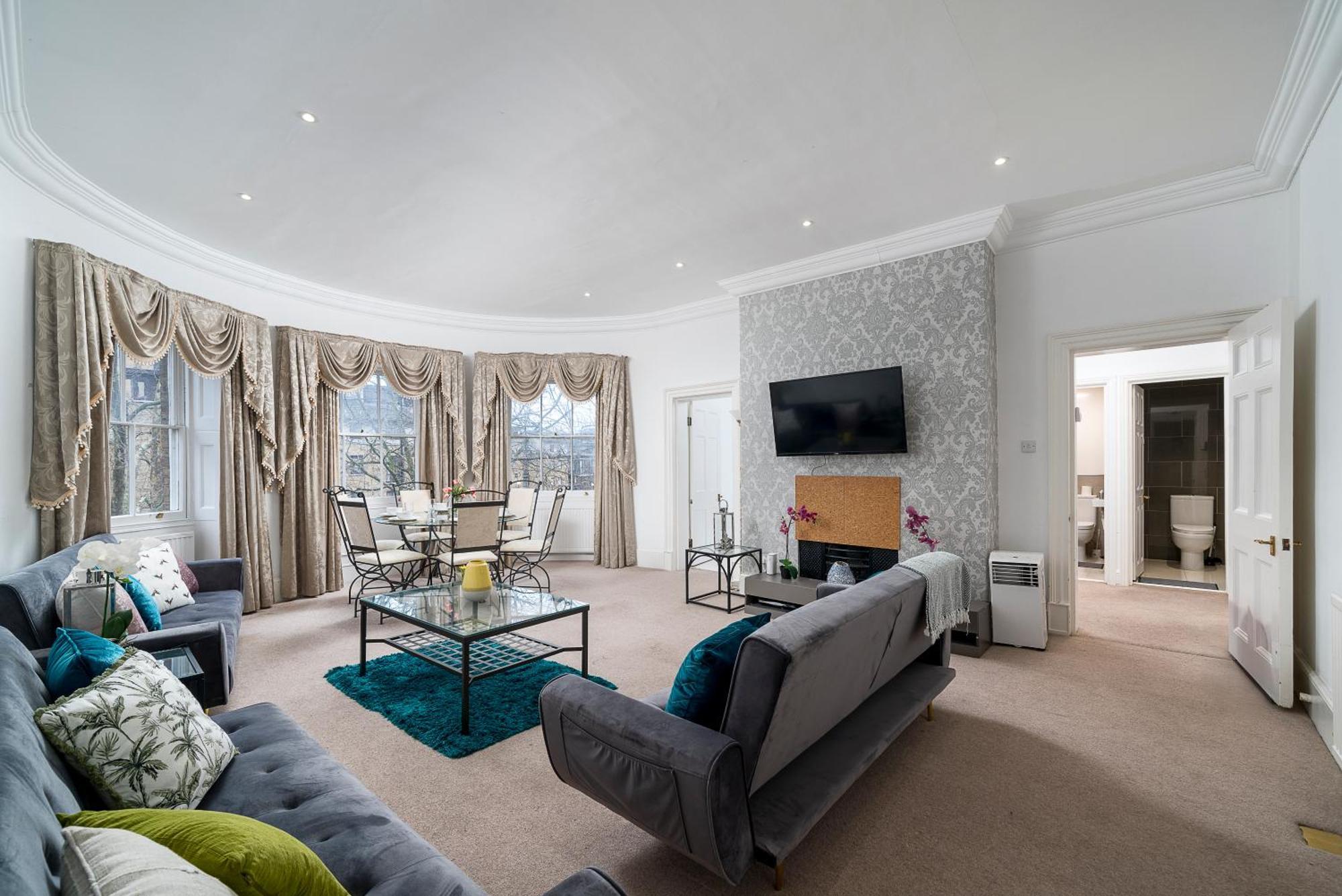 Space And Comfort, 5 Mins Walk To Tube Station, Shops Easy Access To Excel, O2 Arena And Airport, Free Parking * London